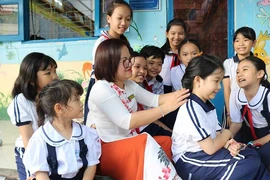 Cô Phượng hiệu trưởng gây thương nhớ cho học trò