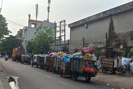 Thở không nổi vì rác trong khu dân cư