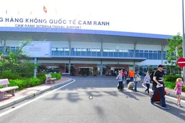 Bác tăng giá phục vụ khách quốc tế tại Cam Ranh
