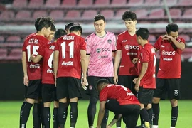 Muangthong sụp đổ, bóng đá Thái Lan đổ theo?