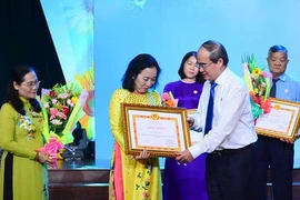 Học Bác Hồ đức dung dị, dám hy sinh