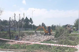 Đền 200 năm tuổi ở Cần Thơ bị đập