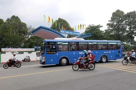 Quảng cáo xe buýt gặp khó vì… Facebook