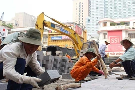 Vật liệu xây dựng ồ ạt tăng giá