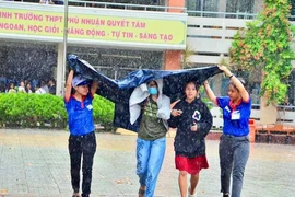 Tiếp sức mùa thi ‘thất nghiệp’
