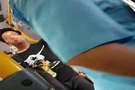 Thủ dâm trên xe buýt: Phải có chế tài cho hành vi lệch lạc