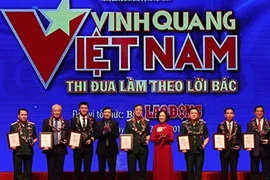 Tôn vinh 19 tập thể, cá nhân thi đua làm theo lời Bác