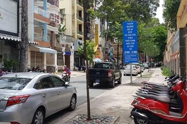 Phá sản thu phí đậu ô tô dưới lòng đường