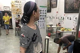 Phở Hòa Pasteur bị ném sơn, mắm tôm