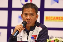 HLV Hoàng Anh Tuấn hứa đá đủ bảy trận của giải