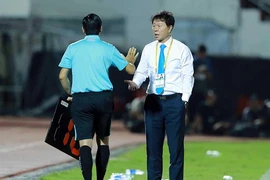 Sợ tiếng còi và góc khuất ở V-League
