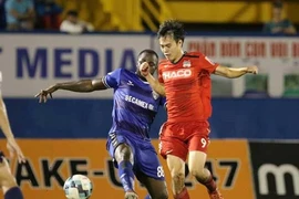 HA Gia Lai sát vạch rớt hạng, Hà Nội ung dung về đích