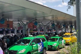 Lo ngại taxi giả hoành hành ở sân bay Tân Sơn Nhất