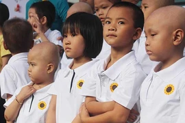 'Mai này biết có còn gặp các con'