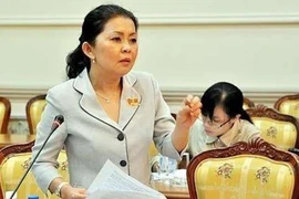 Cấm xuất cảnh: Chỗ siết, chỗ buông