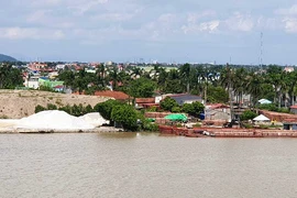 Loạn bến bãi vật liệu xây dựng trái phép ở Hải Phòng