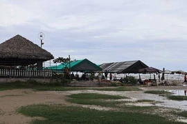 Cấm kinh doanh phao, dù, ghế bố dưới biển Long Hải