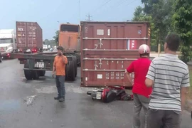 Thùng container rớt xuống đường: vẫn phạt được