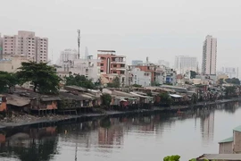Trời mù mịt, cơ quan nào cảnh báo?