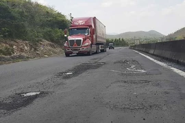 Quốc lộ 1 qua Phú Yên lại như ‘áo rách sau mưa’