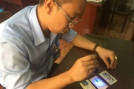 Nạn bằng lái giả ‘anh bế em’ bùng phát