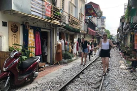 Hà Nội quyết dẹp phố cà phê đường tàu
