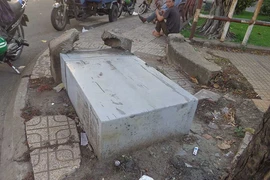 Tủ điện ngã rồi!