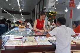 Đừng để người mua vàng nơm nớp lo bị phạt