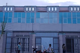Buộc tháo dỡ công trình sai phép ở Hóc Môn