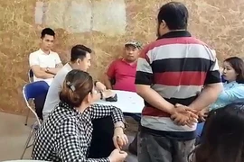 Nhiều khách hàng tập trung đến công ty địa ốc đòi lại tiền