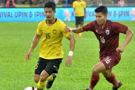 Thua ngược Malaysia 1-2, Thái Lan bị Việt Nam lấy ngôi đầu
