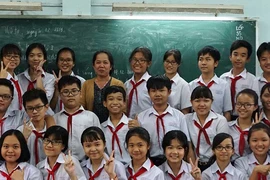 Cô giáo bỏ tiền túi làm sinh nhật cho học trò