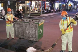 Sài Gòn thương lắm tiếng chổi đêm…
