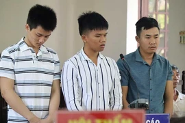 Nhẫn tâm đẩy bạn tàu đau ốm xuống biển