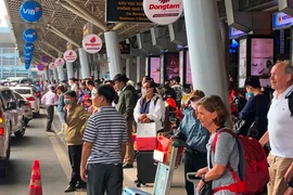 Hàng chục ngàn người trở lại TP.HCM