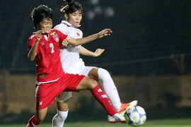 Nữ Việt Nam - nữ Myanmar: Đá với đối thủ vào thế đường cùng