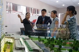 Sàn giao dịch BĐS điêu đứng vì tác động kép