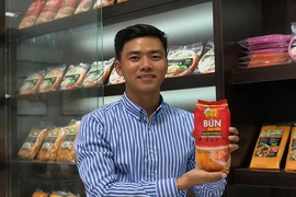 CEO làm bún dưa hấu, bánh tráng thanh long
