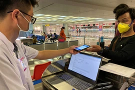 TP.HCM: 20 người bay cùng bệnh nhân thứ 17 âm tính COVID-19