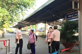 Chống dịch COVID-19: Nhà ga, bến xe kiểm tra nghiêm ngặt