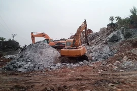 Khai thác đá trái phép tại nơi khoanh vùng di tích Bạch Đằng