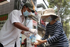 Dang tay cưu mang người cơ nhỡ trong mùa dịch bệnh