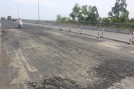 Phân luồng giao thông 1 chiều qua cầu Rạch Miễu