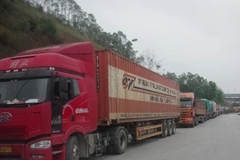 Cửa khẩu biên giới lại ùn ứ vì Trung Quốc siết chặt