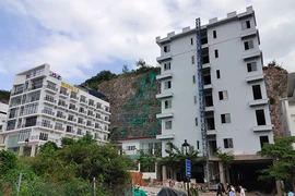 Gần một năm chưa cưỡng chế được 13 biệt thự xây sai phép