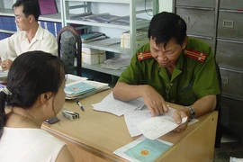 Sau 2021 mới có thể bỏ sổ hộ khẩu