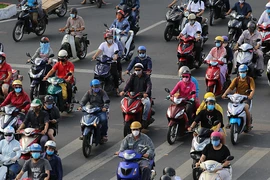 Bộ GTVT đề xuất xe máy phải bật đèn suốt cả ngày