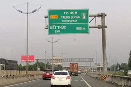 Quy định báo hiệu đường bộ mới: Tài xế dễ nhầm lẫn