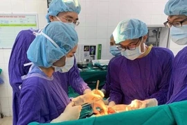 Cứu sống người đàn ông có khối u gan khổng lồ