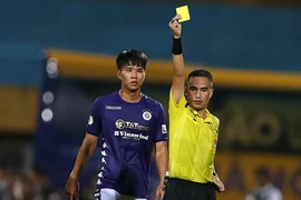 Trọng tài làm hay ‘ma’ làm?
